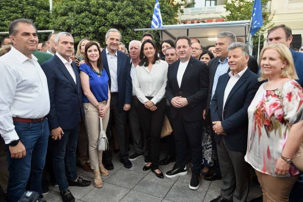 Καλαμάτα: Εγκώμια κεντρικών στελεχών της ΝΔ για Σαμαρά και &quot;ψάρεμα&quot; στα δεξιά του κόμματος τους
