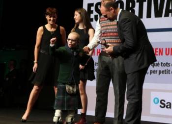 Βραβείο ανθρωπισμού στον Σαμαρά! Το παρέλαβε ο μικρός Jay