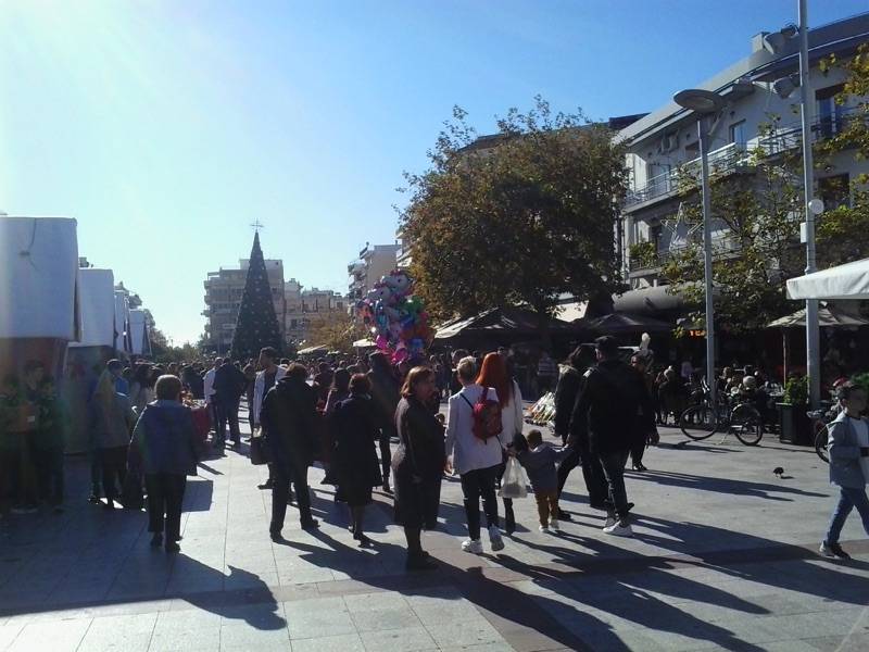 Καλαμάτα: Γέμισαν από κόσμο αγορά και κεντρική πλατεία