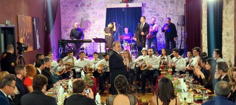 Ρεβεγιόν Πρωτοχρονιάς παρέα με το Ionian Channel (βίντεο)