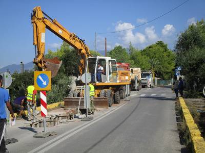 Φτιάχνουν αγωγό για τα νερά στη Μικρή Μαντίνεια (βίντεο)