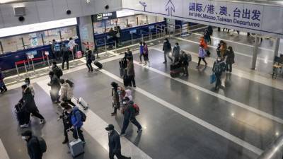 Η Κίνα αίρει την καραντίνα για τους ξένους ταξιδιώτες (βίντεο)