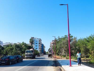 Μπήκαν οι κολώνες δημοτικού φωτισμού