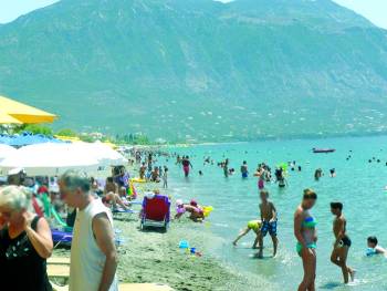 Λιμεναρχείο και ΔΕΥΑΚ βρήκαν καθαρή τη θάλασσα