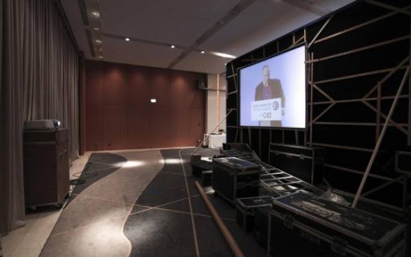 ΠΑΣΟΚ-Ν.Δ.: Νάρκισσος ο Βαρουφάκης που γελοιοποιεί τη χώρα