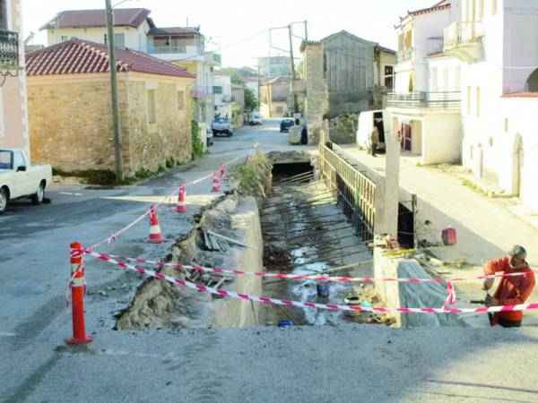 Εργα στο ρέμα Αγίων Θεοδώρων στη Θουρία