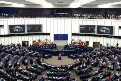 Εγκρίθηκε η νομοθεσία για την ελευθερία των ΜΜΕ