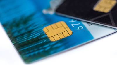 Αλλαγές στα επιδόματα με προπληρωμένη κάρτα: Τι αλλάζει σε αναλήψεις και πληρωμές (Βίντεο)