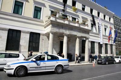 Στο δημαρχείο Αθηναίων εισέβαλε ο &quot;Ρουβίκωνας&quot;