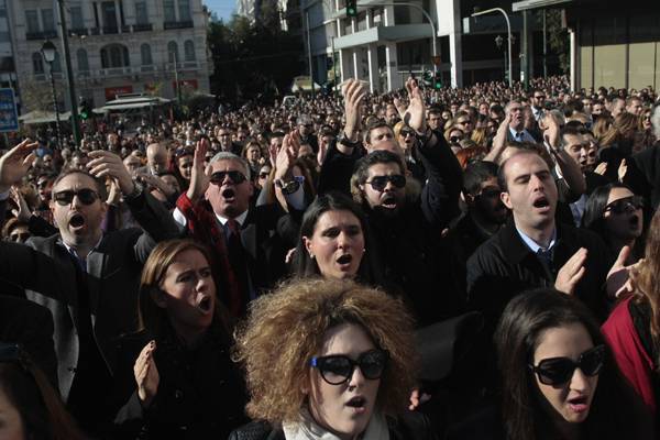 Διαδηλώνοντας για μεγάλη σύνταξη με μικρές εισφορές