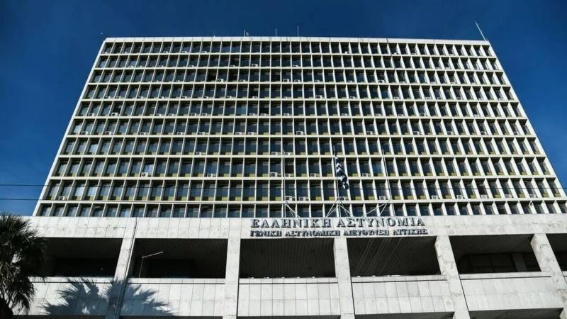 ΓΑΔΑ: Αυτοπυροβολήθηκε αστυνομικός, ενώ περιεργαζόταν το όπλο του!