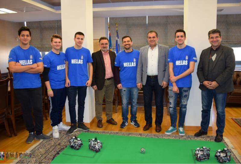 Η ομάδα ρομποτικής στο δήμαρχο Καλαμάτας