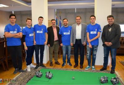 Η ομάδα ρομποτικής στο δήμαρχο Καλαμάτας