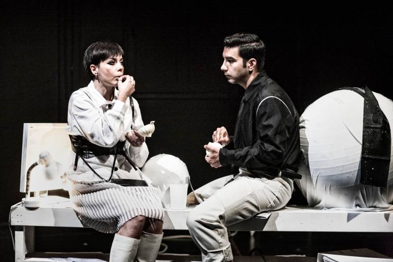 Ο Παύλος Πιέρρος στην παράσταση «Γιατί τώρα;»