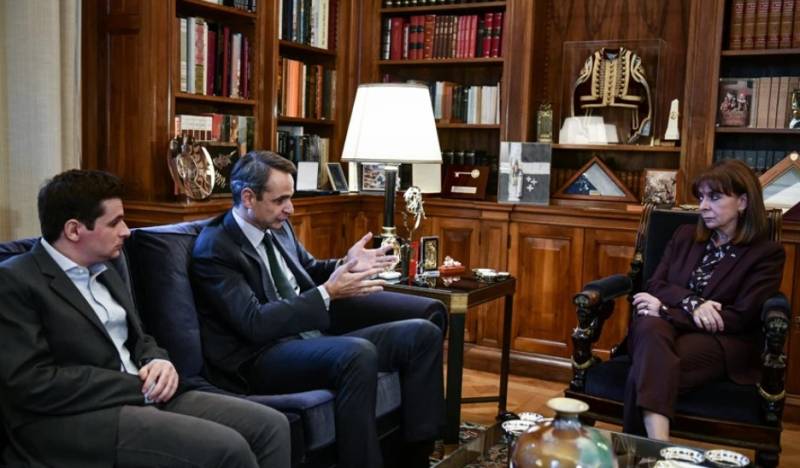 Συνάντηση Μητσοτάκη - Σακελλαροπούλου: Αιχμές για όσους αποτρέπουν τους πολίτες να εμβολιαστούν