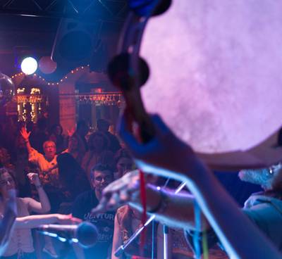 Την Τετάρτη στη Συλλογή Ενδυμασιών «Βικτωρία Γ. Καρέλια»: Ξεχωριστή συναυλία με τους “Grikanta”