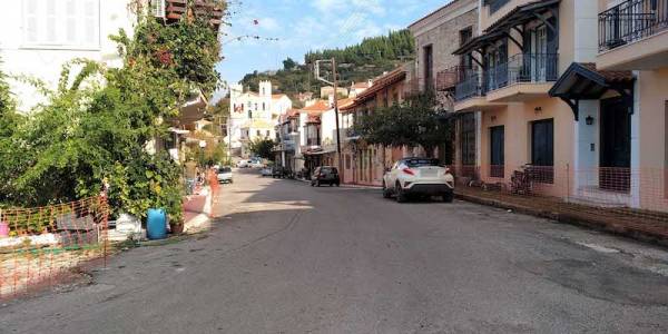 Προστατευτικά πλέγματα στην Ανω Πόλη Κυπαρισσίας