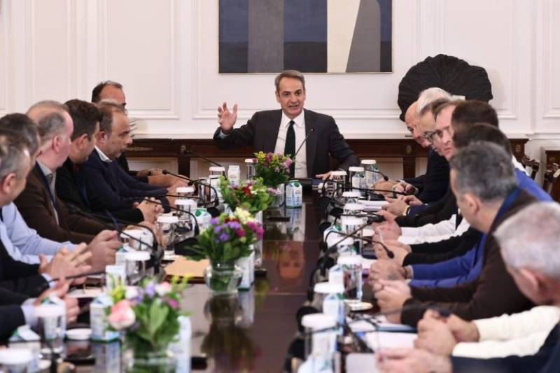 Ανοιχτή σε τεχνικές βελτιώσεις η κυβέρνηση – Στα μπλόκα αποφασίζουν οι αγρότες (βίντεο)