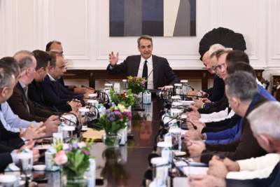 Ανοιχτή σε τεχνικές βελτιώσεις η κυβέρνηση – Στα μπλόκα αποφασίζουν οι αγρότες (βίντεο)