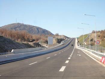 Τροχαίο με τραυματίες στον αυτοκινητόδρομο Καλαμάτα - Τρίπολη