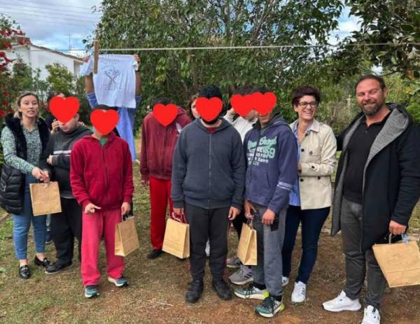 ΚΔΑΠ ΜΕΑ "Ηλίανθος": Δώρα σε ΕΕΕΕΚ και Ειδικό Δημοτικό Φιλιατρών