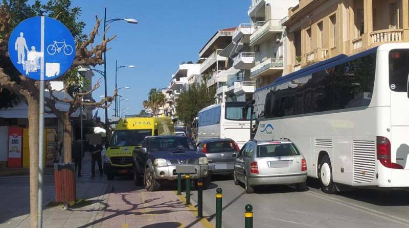 Έκανε στην άκρη το... ΕΚΑΒ