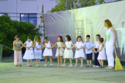 Εντυπωσίασαν τα τμήματα παραδοσιακών χορών του Μορφωτικού Κυπαρισσίας