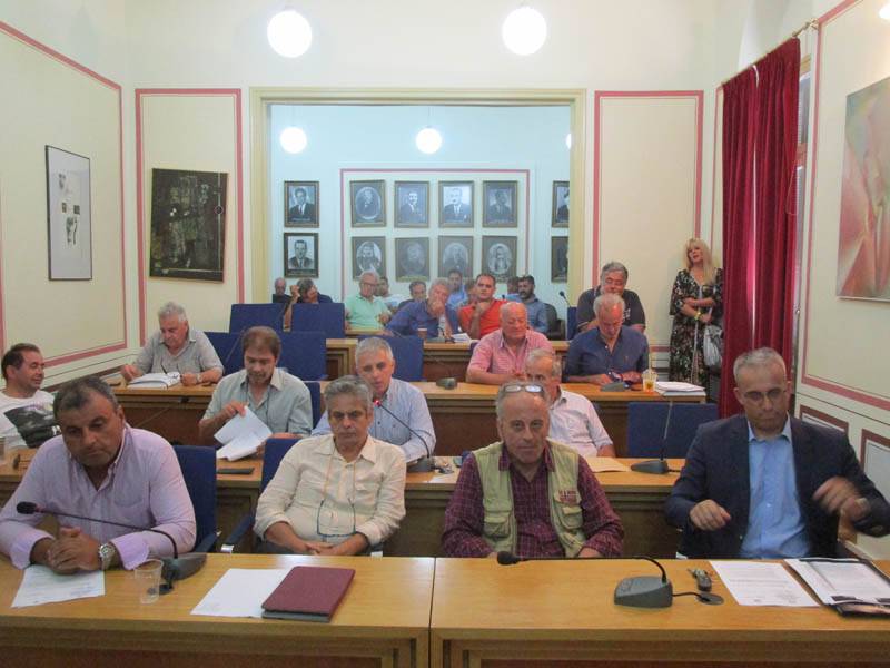 Ανεβάζει τους τόνους η πλευρά Μάκαρη: Παλαιοκομματική η στάση των 6