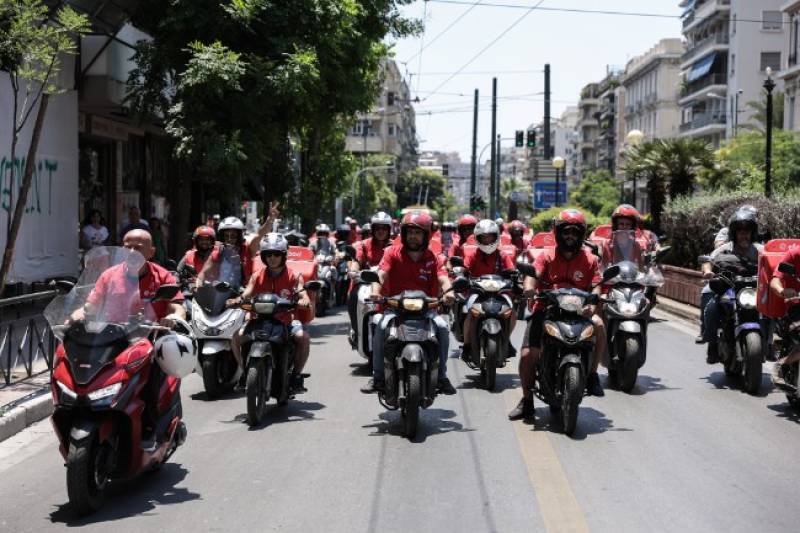 Efood: Στάση εργασίας και μοτοπορείες από τους εργαζόμενους (βίντεο)