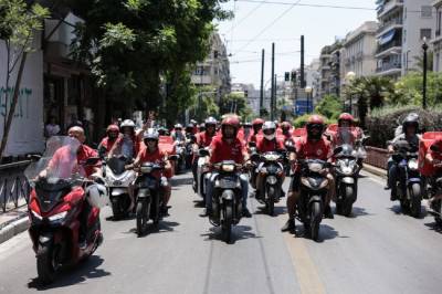 Efood: Στάση εργασίας και μοτοπορείες από τους εργαζόμενους (βίντεο)