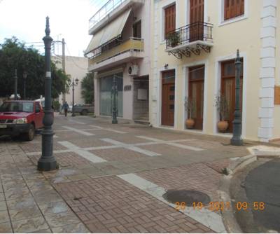 Καταγγέλλουν καταστροφικές παρεμβάσεις στον πεζόδρομο Φιλιατρών