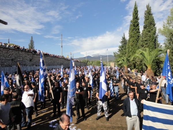 Επίδειξη δύναμης της Χρυσής Αυγής στην Πηγάδα του Μελιγαλά