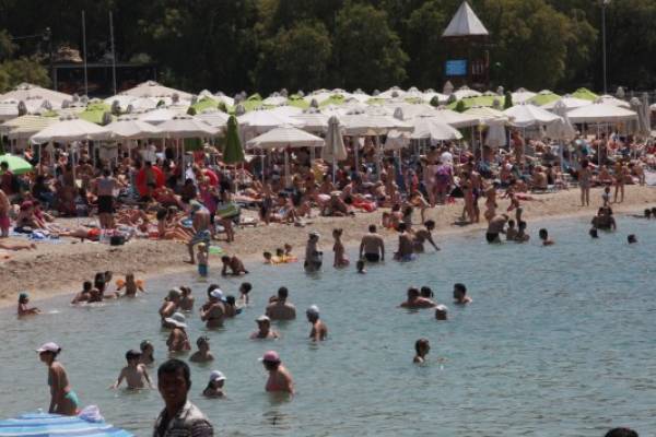 Οι αριθμοί για τα &quot;μπάνια του λαού&quot; | Πάσχος Μανδραβέλης
