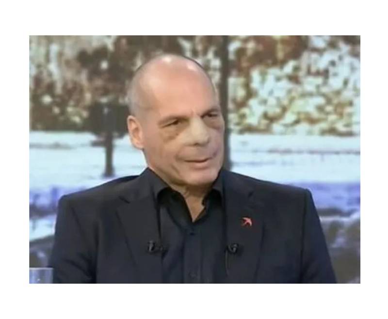 Πρώτη εμφάνιση Βαρουφάκη μετά την επίθεση - Εμφανή τα σημάδια από τον ξυλοδαρμό