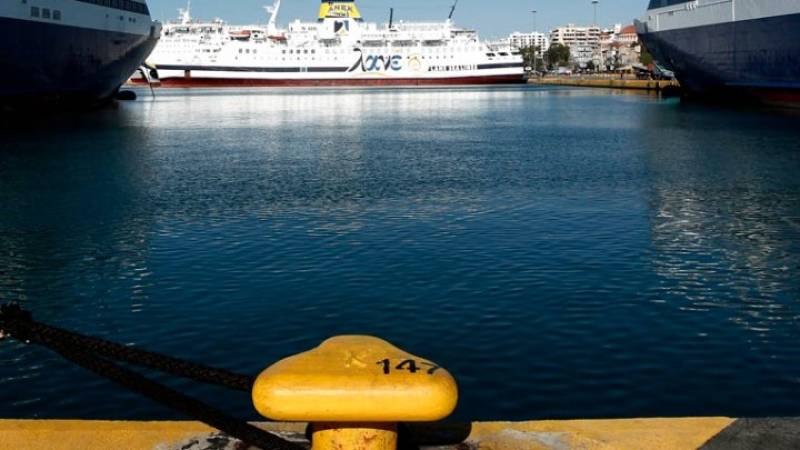 Aπεργιακή κινητοποίηση στα πλοία της ακτοπλοΐας για τον θάνατο 20χρονου ναυτεργάτη στο «Blue Star Χίος»