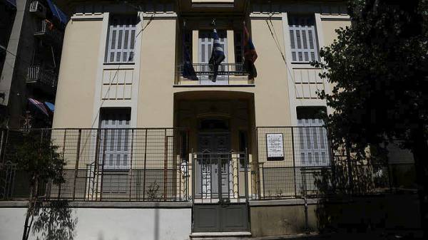 Η οικία της Λέλας Καραγιάννη &quot;φωτίζει&quot; τη γειτονιά της πλατείας Αμερικής