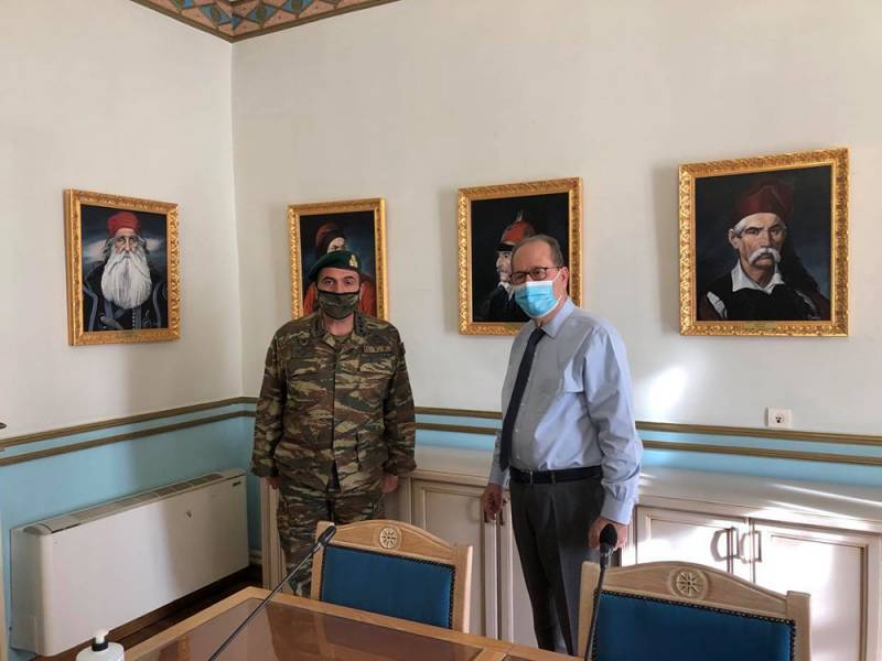 Στον περιφερειάρχη Πελοποννήσου ο διοικητής της 4ης Μεραρχίας Πεζικού