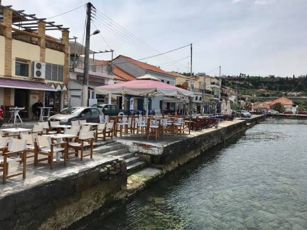 Αποκατάσταση της παραλιακής ζώνης στο λιμάνι της Κορώνης