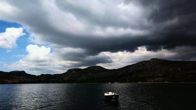 Καιρός: Αυξημένες νεφώσεις με τοπικές βροχές και πιθανώς τις πρώτες πρωινές ώρες μεμονωμένες καταιγίδες και από το απόγευμα βαθμιαία αίθριος.