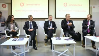 Επάρκεια στις ψηφιακές δεξιότητές τους βλέπουν οι Έλληνες εκπαιδευτικοί - Τα ψηφιακά μέσα βοηθούν τους μαθητές