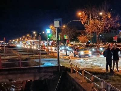 Καλαμάτα: Μία λαδούσα προκάλεσε το… κομφούζιο στο κέντρο - Ενας 75χρονος ο υπαίτιος της διαρροής