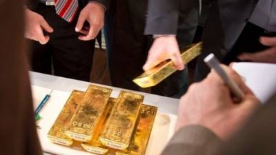 Η τιμή του χρυσού φθάνει τα 4.383,76 δολάρια ανά ουγγιά, νέο ρεκόρ