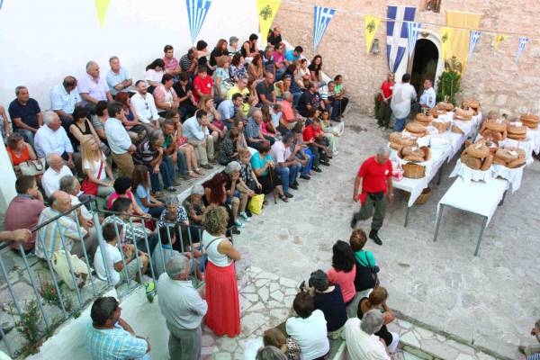 Λαμπρός Εσπερινός στη Μονή Δήμιοβας (φωτογραφίες)