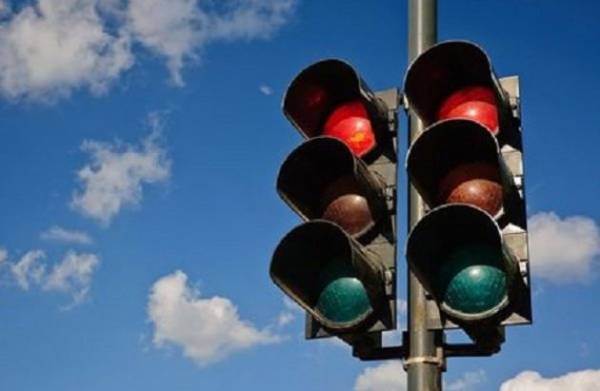 Ταλαιπωρία οδηγών στον κόμβο Ασπροχώματος - Εκτός λειτουργίας τα φανάρια