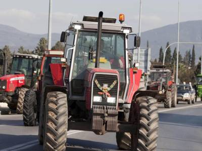 Έκλεισαν τη γέφυρα του Παμίσου οι αγρότες