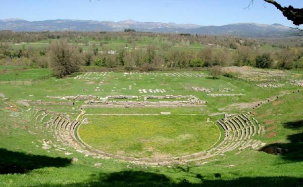 Η ομάδα &quot;Πάμε Βόλτα&quot; στο αρχαίο θέατρο Μεγαλόπολης