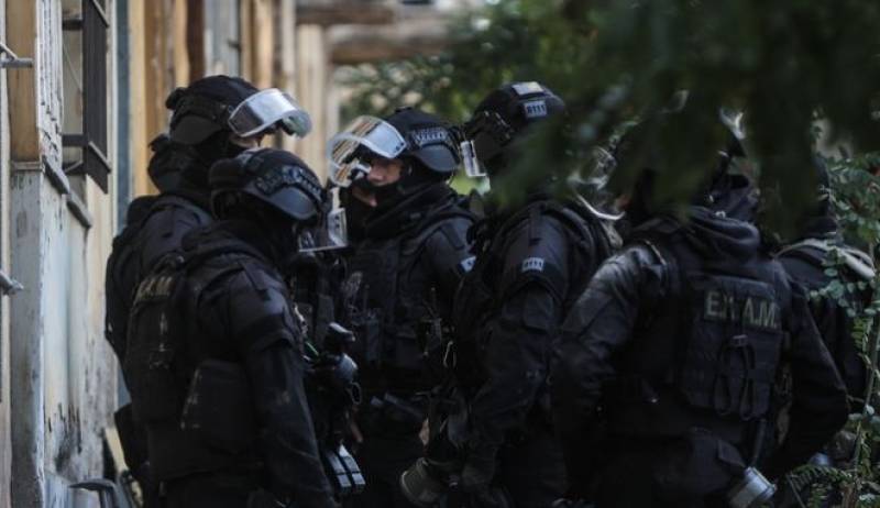 Προσφυγικά: Τουλάχιστον 50 προσαγωγές κατά τη διάρκεια επιχείρησης - Ανάμεσά τους φωτορεπόρτερ (βίντεο)