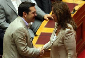 Με ρήση του Λένιν απαντά η Ντόρα Μπακογιάννη στους χειρισμούς Τσίπρα