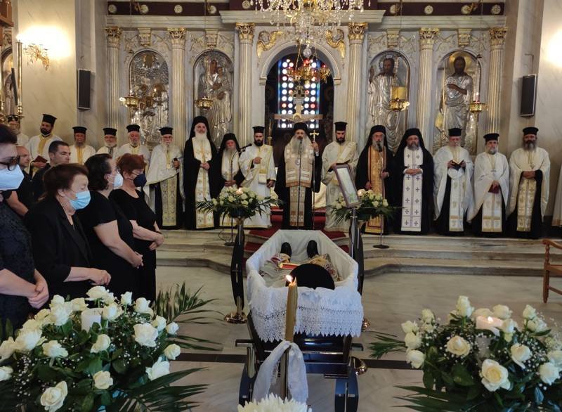 Καλαμάτα: Σε κλίμα συγκίνησης η εξόδιος ακολουθία του πρωτοπρεσβύτερου Κων. Γιαννακόπουλου