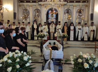 Καλαμάτα: Σε κλίμα συγκίνησης η εξόδιος ακολουθία του πρωτοπρεσβύτερου Κων. Γιαννακόπουλου